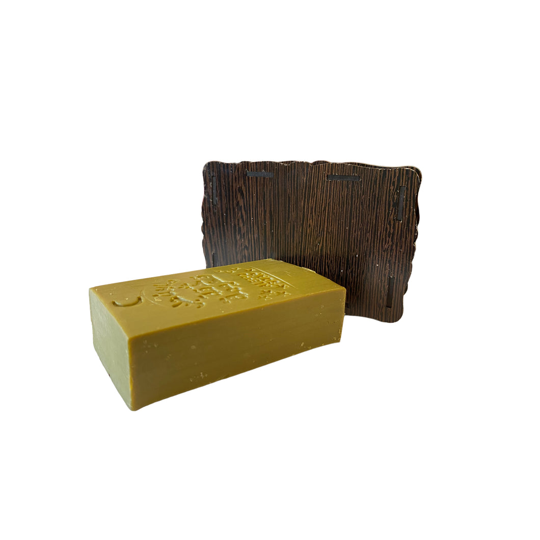 صابون الغار الحلبي بعطر الكعبة الطبيعي ١٠٠% مصنوع من زيت الزيتون وزيت الغار ،  مناسب لجميع أنواع الشعر و البشرة ولا يسبب الحساسية ولطيف على البشرة ( صناعة سورية )